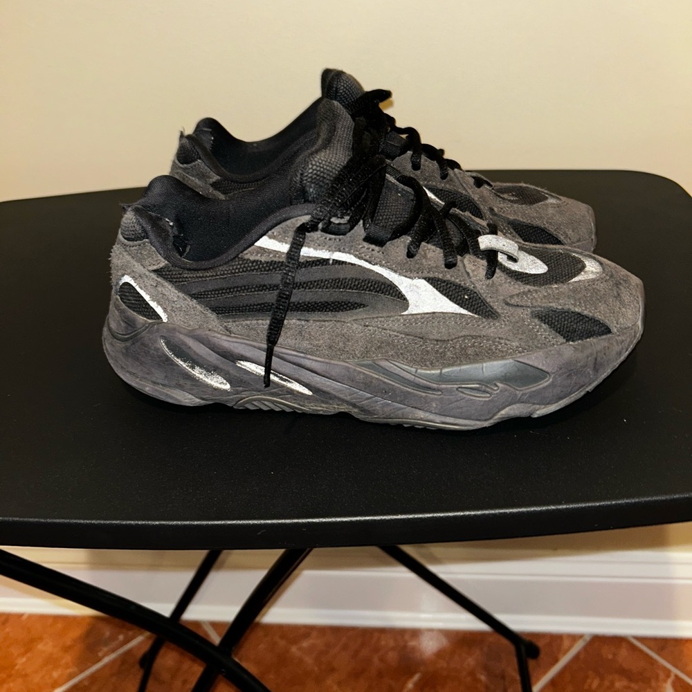 YEEZY BOOST 700 V2 "Vanta"